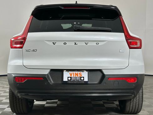 Used 2023 Volvo XC40 Recharge Plus image 26