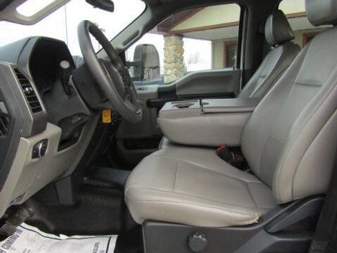 Used 2022 Ford F250 XL w/ Power Equipment Group image 6