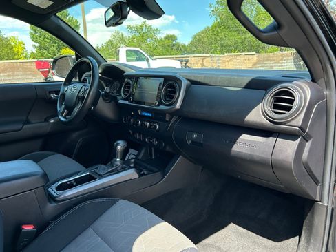 Used 2023 Toyota Tacoma TRD Off-Road w/ Technology Package AWD/4WD image 28