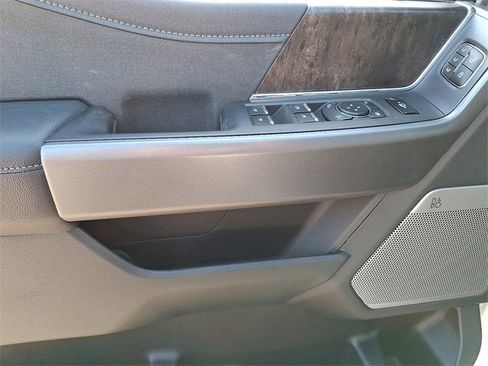 New 2026 Ford F250 Lariat w/ Black Appearance Package image 8