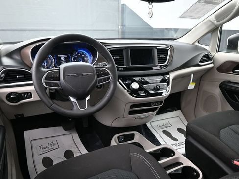 Used 2023 Chrysler Voyager LX FWD image 30