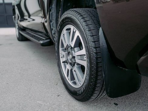 Used 2021 Toyota Tundra 4x4 CrewMax image 10