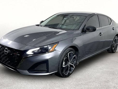 Used 2025 Nissan Altima 2.5 SR AWD/4WD image 15