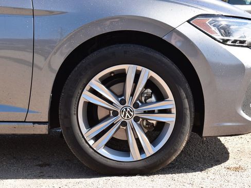 Used 2024 Volkswagen Jetta SE image 4