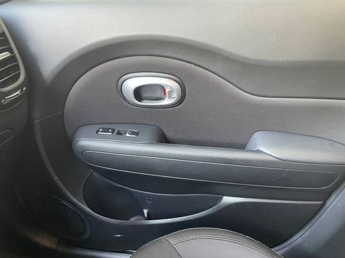 Used 2018 Kia Soul w/ Convenience Package FWD image 19