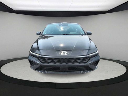 Used 2024 Hyundai Elantra Limited FWD image 3