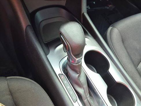 Used 2022 Chevrolet Malibu LS FWD image 12