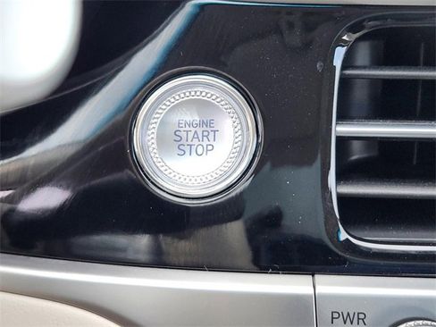 Used 2026 Genesis G70 2.5T Prestige image 10