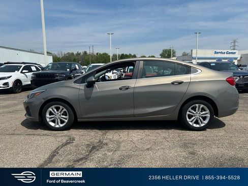 Used 2019 Chevrolet Cruze LT FWD image 5