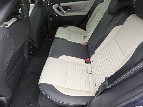 Used 2025 Land Rover Discovery Sport Dynamic SE AWD/4WD image 15