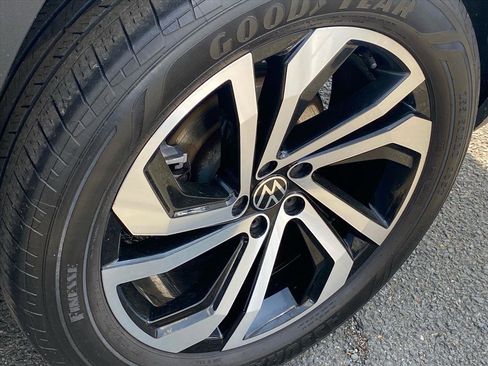 Certified 2023 Volkswagen Atlas SEL image 24