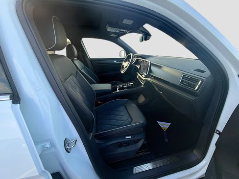 New 2026 Volkswagen Atlas Cross Sport SEL Premium R-Line AWD/4WD image 24