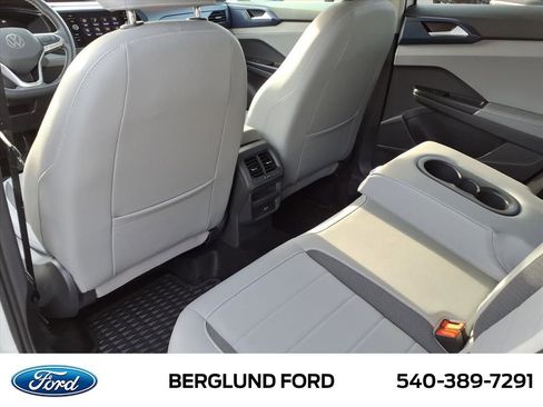 Used 2024 Volkswagen Taos SE image 35