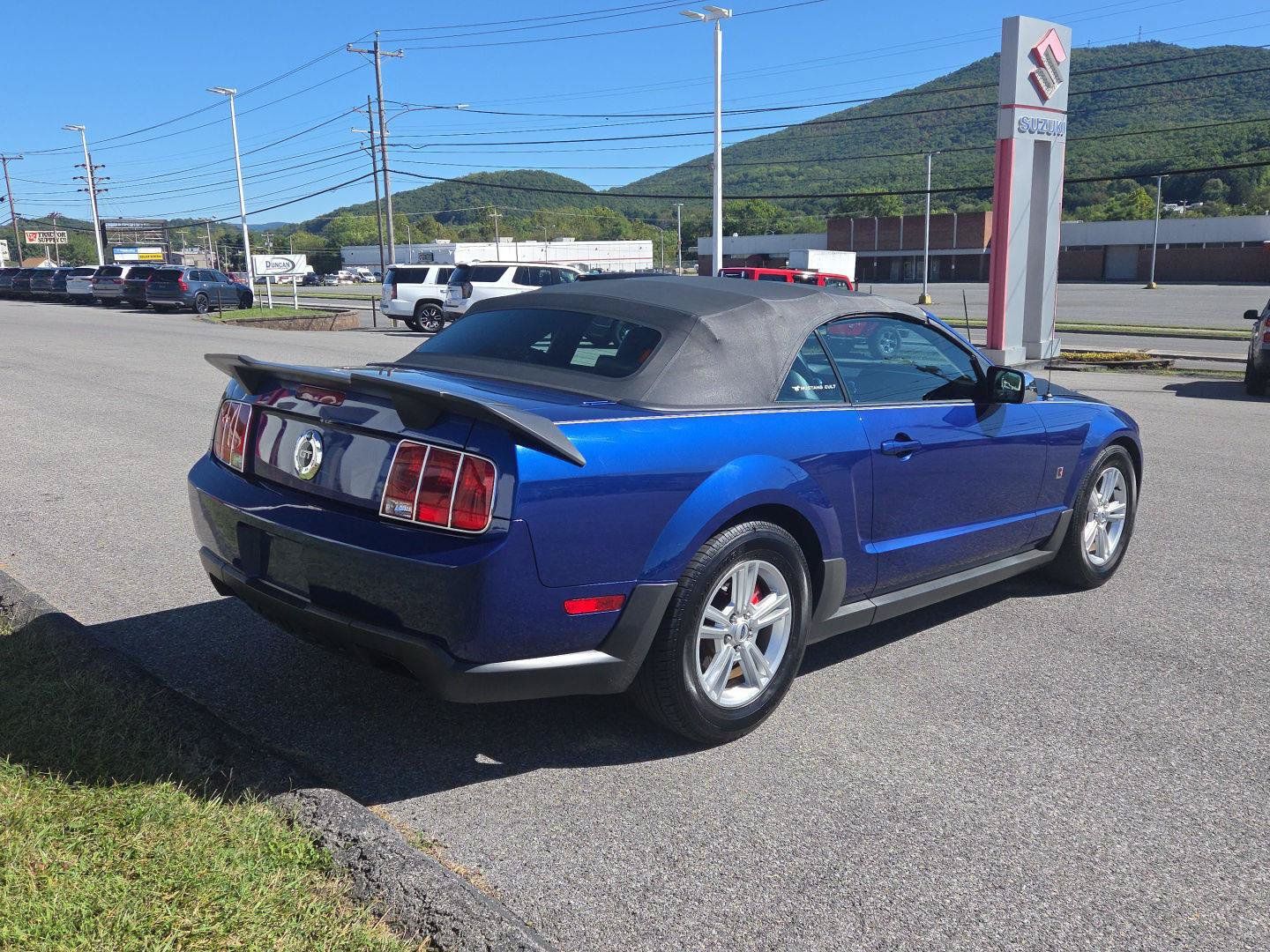 Used 2005 Ford Mustang GT RWD image 3