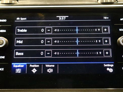 Used 2023 Volkswagen Tiguan SE image 33