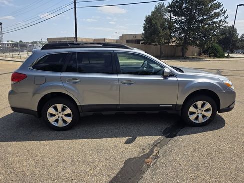 Used 2011 Subaru Outback 3.6R Limited AWD/4WD image 9
