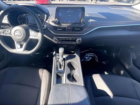 Used 2025 Nissan Altima 2.5 SV image 9