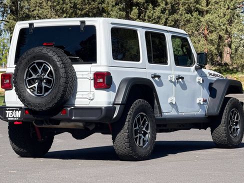 Used 2025 Jeep Wrangler Unlimited Rubicon AWD/4WD image 4