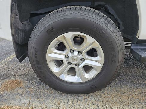 Used 2016 Toyota 4Runner SR5 image 40