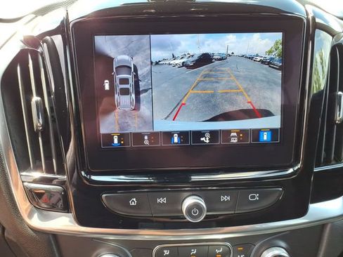 Used 2023 Chevrolet Traverse RS FWD image 23