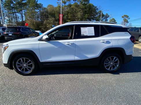 Used 2023 GMC Terrain SLT image 4