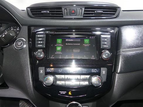 Used 2018 Nissan Rogue SL w/ Premium Package image 35