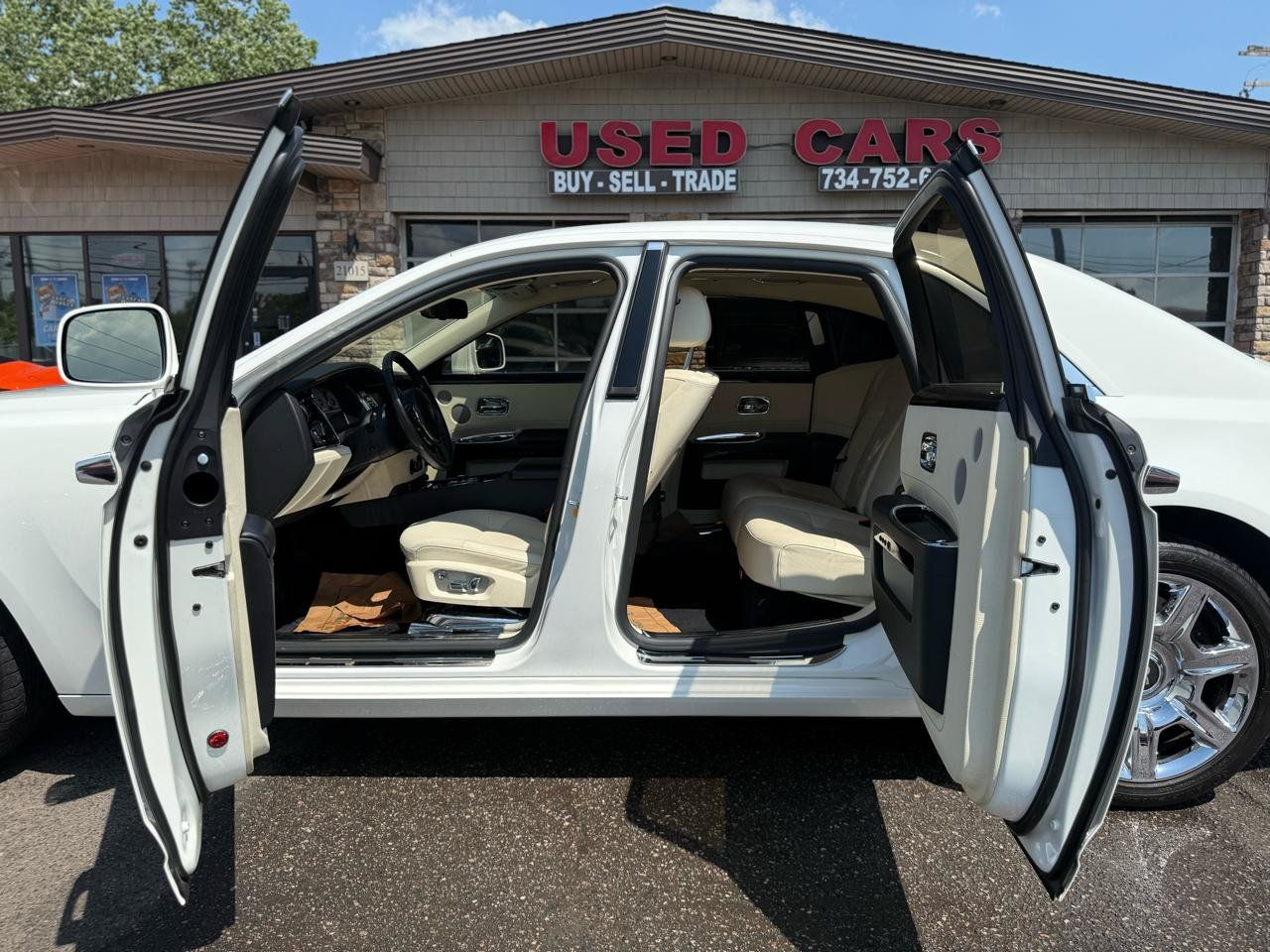 Used 2011 Rolls-Royce Ghost RWD image 17