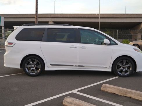 Used 2015 Toyota Sienna SE Premium image 26