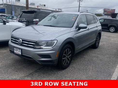 Used 2020 Volkswagen Tiguan SE image 2