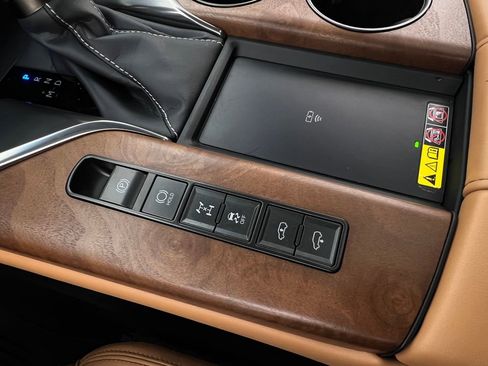 Used 2024 Lexus LX 600 4WD w/ Luxury Package image 23