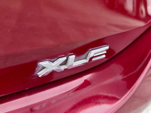 Used 2020 Toyota Highlander XLE FWD image 12