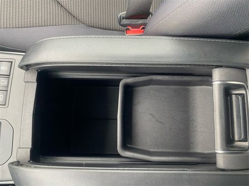 Used 2024 Toyota Highlander LE image 30