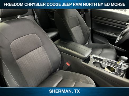 Used 2024 Nissan Altima 2.5 SV image 9