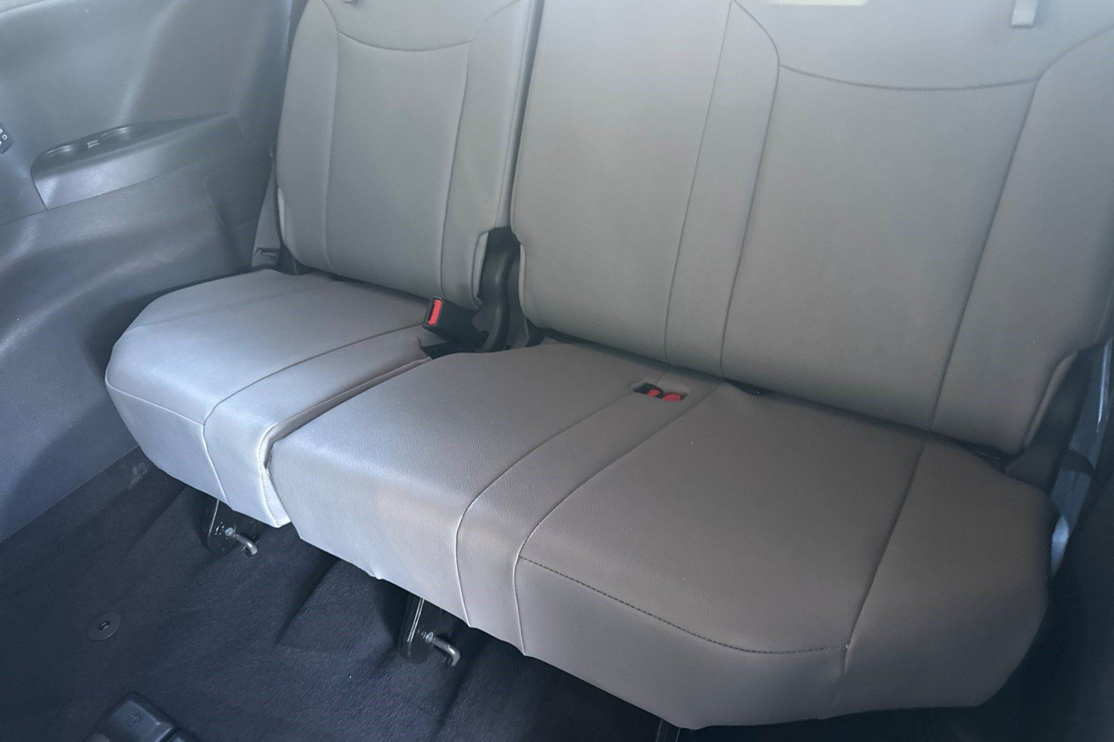 Used 2026 Toyota Sienna XLE FWD image 34