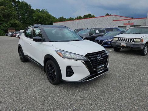 Certified 2024 Nissan Kicks SR FWD image 1