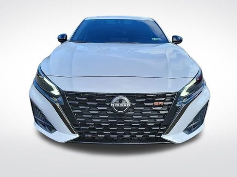 Used 2023 Nissan Altima 2.5 SR w/ SR Premium Package image 8