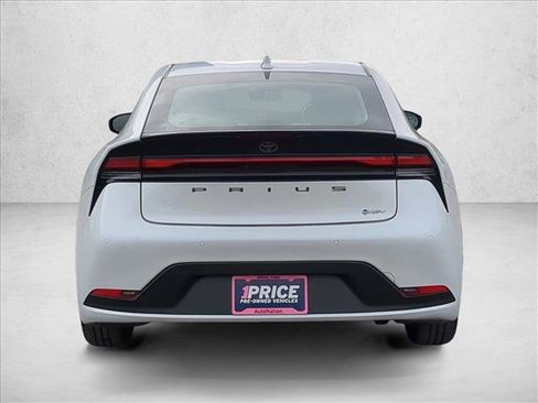 Used 2025 Toyota Prius LE image 7