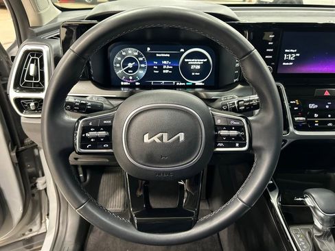 Used 2023 Kia Sorento SX AWD/4WD image 16