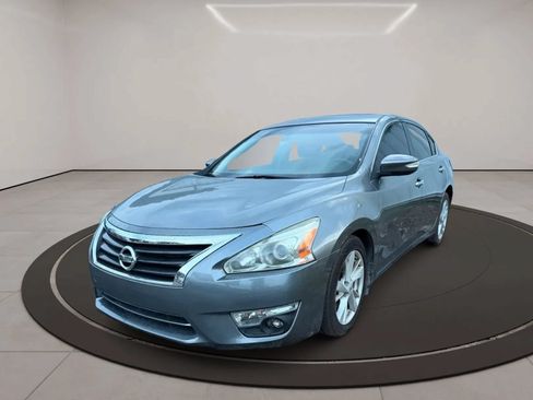 Used 2015 Nissan Altima 2.5 SV w/ Convenience Package FWD image 3