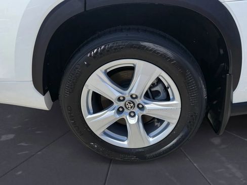 Used 2020 Toyota Highlander LE image 37