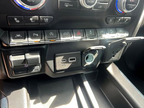 Used 2021 GMC Sierra 1500 Denali w/ Denali Ultimate Package image 17