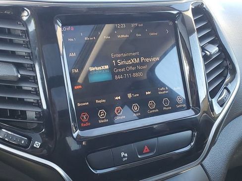 Used 2019 Jeep Cherokee Limited image 17