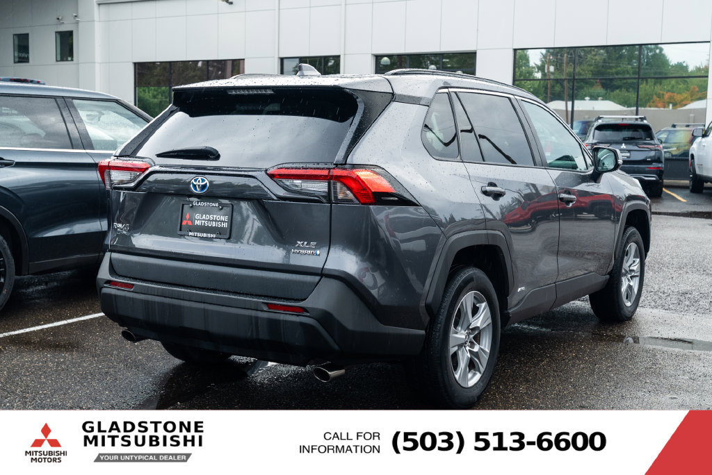 Used 2022 Toyota RAV4 XLE w/ Convenience Package AWD/4WD image 7