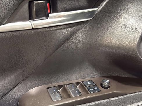 Used 2022 Toyota Camry SE FWD image 18