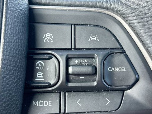 Certified 2025 Toyota Tacoma TRD Off-Road AWD/4WD image 18
