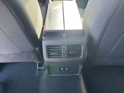 Used 2025 Nissan Rogue SV image 24