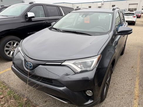 Used 2018 Toyota RAV4 XLE image 6