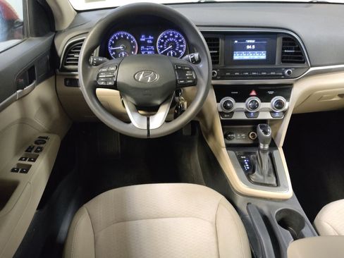 Used 2019 Hyundai Elantra SE FWD image 22