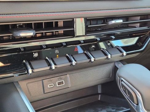 New 2026 Chevrolet Colorado Z71 w/ Technology Package AWD/4WD image 13