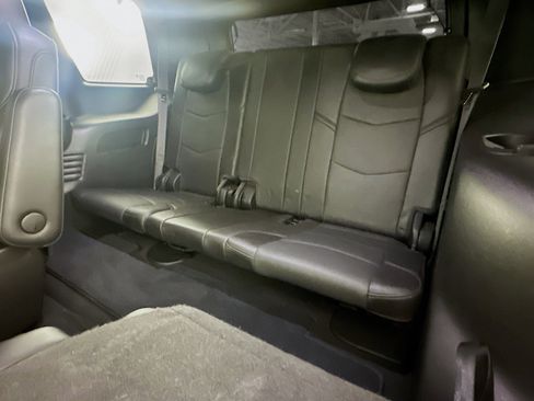 Used 2018 Cadillac Escalade Platinum image 30